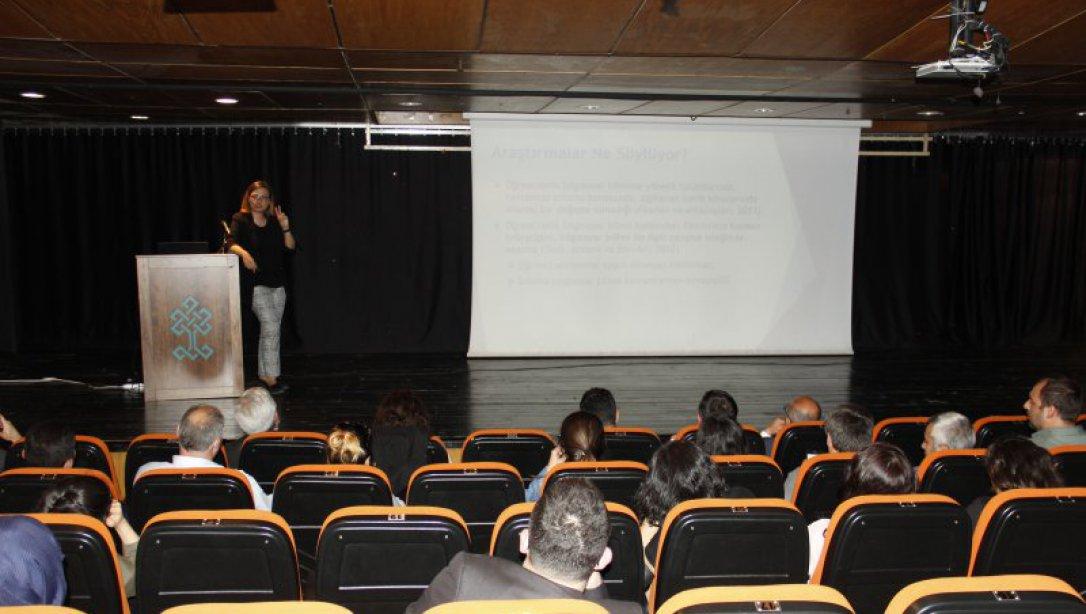 KodlaRize Projesi Kapsamında Öğretmen Eğitimi Konferansı Düzenlendi